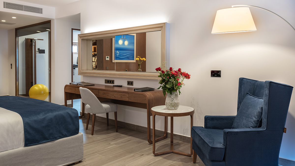 Aqua Marine Suite Waterfront with heated outdoor whirlpool and gym